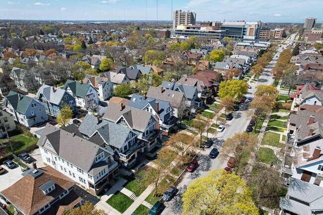 Building Photo - Maryland Upper Flat - Walk to Campus