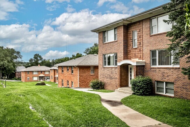 Building Photo - PRE-LEASING 1-Bed and 1-Bath Apartment Available!