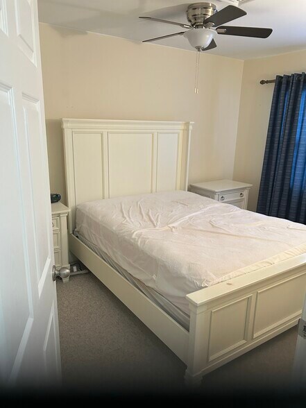 Building Photo - 1168A Clydebank Ct