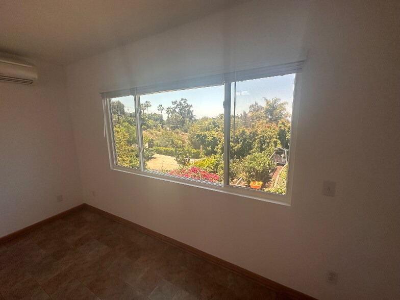 Building Photo - 1946 Monte Vista Dr