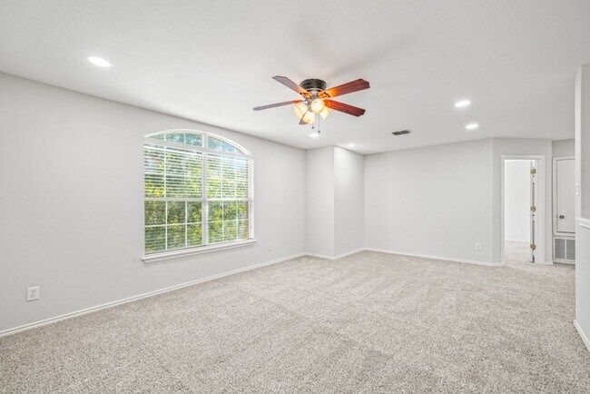 Building Photo - Alamo Ranch Rental!