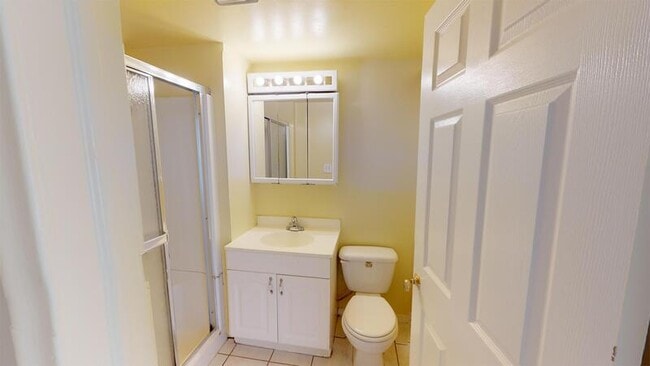 Building Photo - 822 Dewey Ave