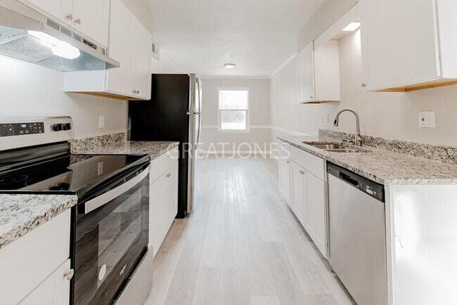 Building Photo - Charming 3 Bedroom in Raeford!