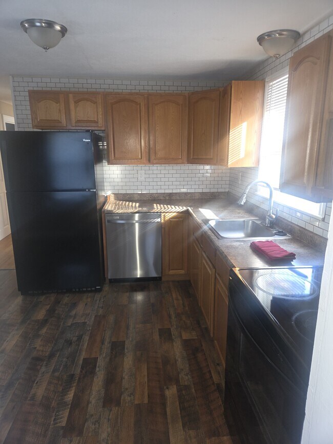 Building Photo - 63 Granger St