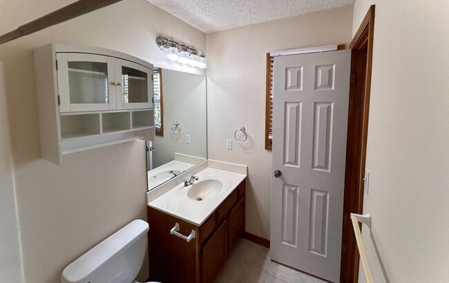 Building Photo - COMING SOON- 3bd/2bath Home North of the River!!