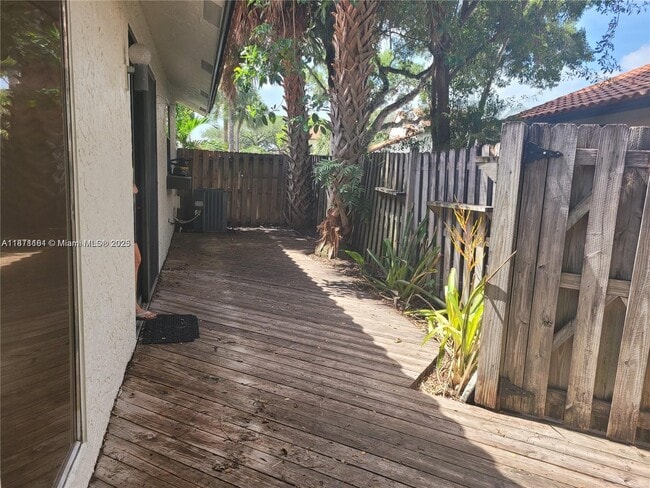 Building Photo - 5845 Fox Hollow Dr