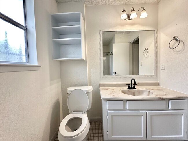 Building Photo - 6115 Briar Terrace Dr
