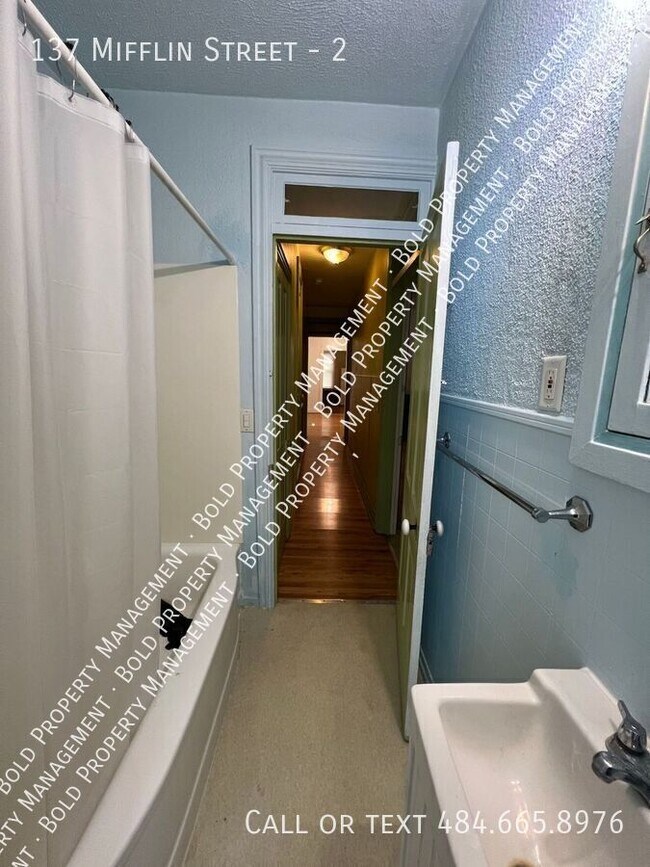 Building Photo - 137 Mifflin St