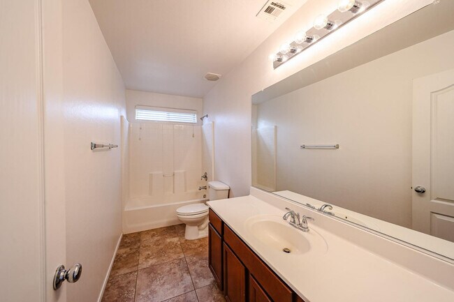 Building Photo - 12039 W Leather Ln