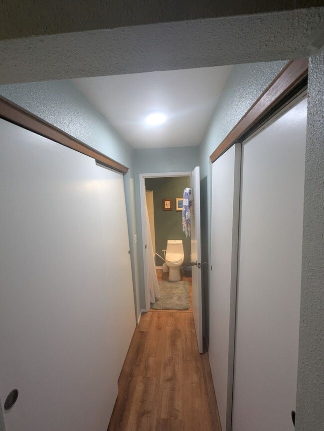 Building Photo - 2 bed/1 bath Crowhill condo on Douglas- Unfurnished