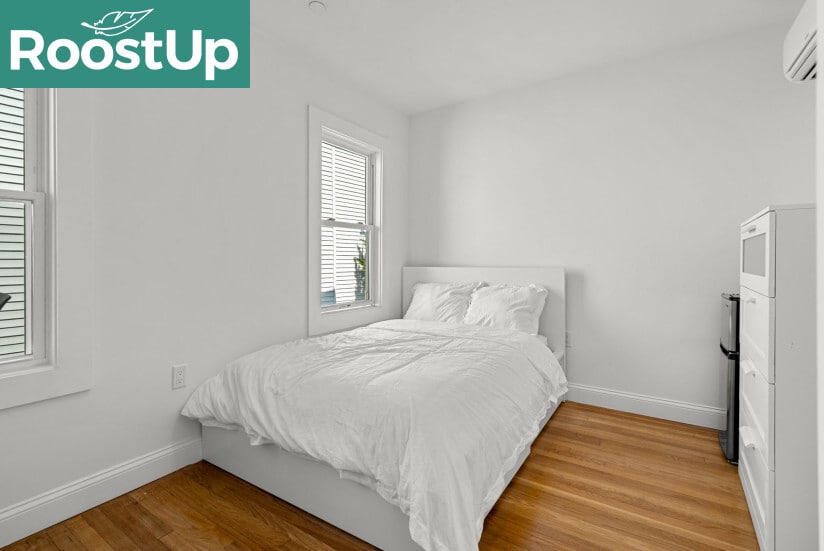 Building Photo - RoostUp Furnished Private Bedroom with Pri...