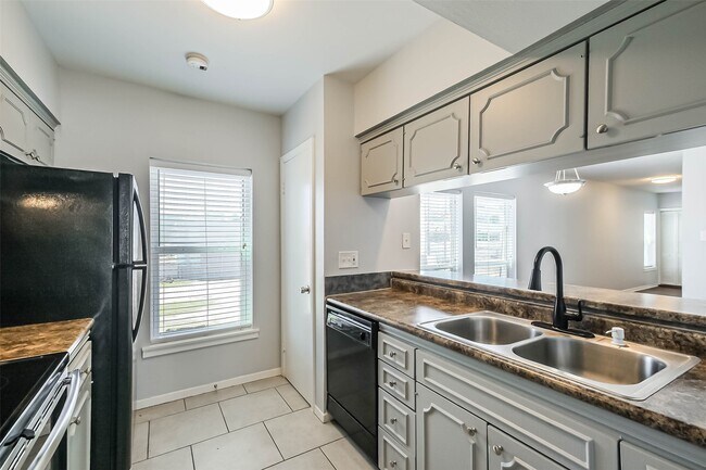 Building Photo - 5922 Fairdale Ln