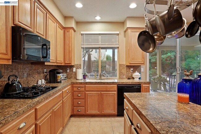 Building Photo - 549 Glenbriar Cir