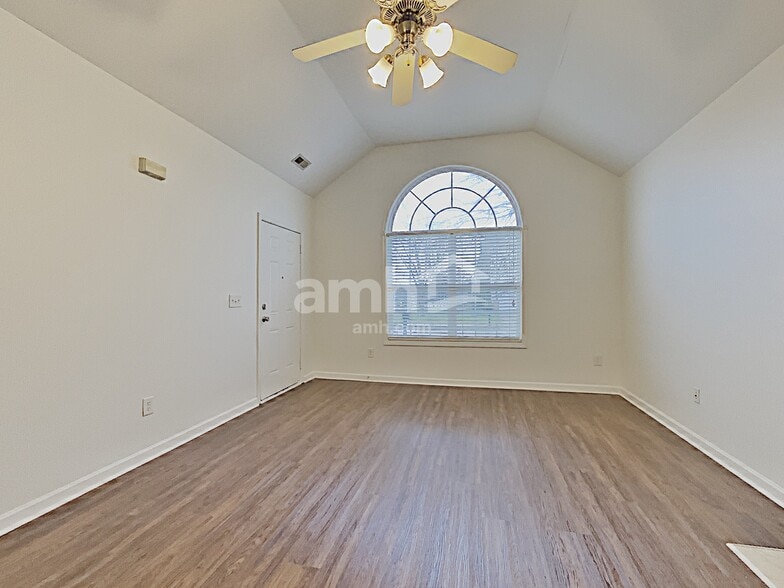 Building Photo - 1315 Chapmans Retreat Dr
