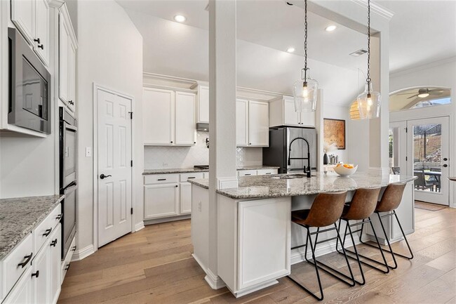 Building Photo - 407 Highland Village Dr