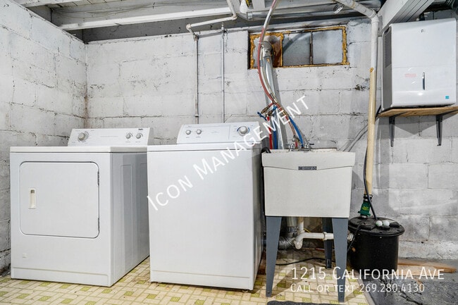 Building Photo - 1215 California Ave