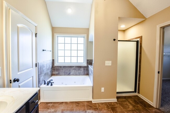 Building Photo - Pet Friendly Four Bedroom!