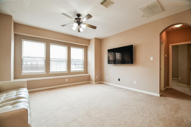 Building Photo - 711 Doscher Ln