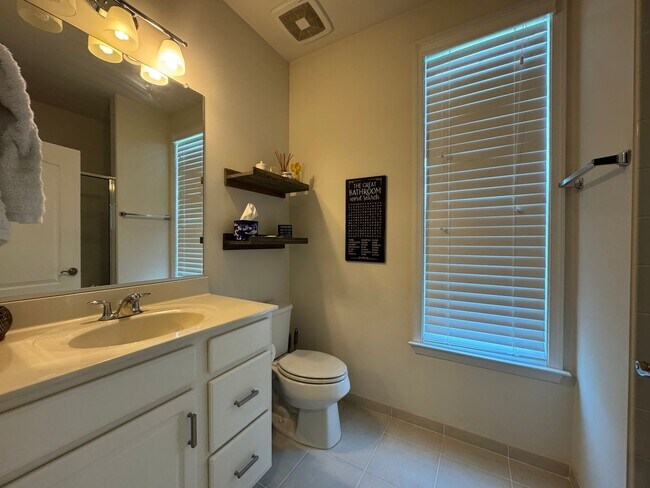 Building Photo - Amazing 6 Bed 5 Bath Single Family Home Wi...