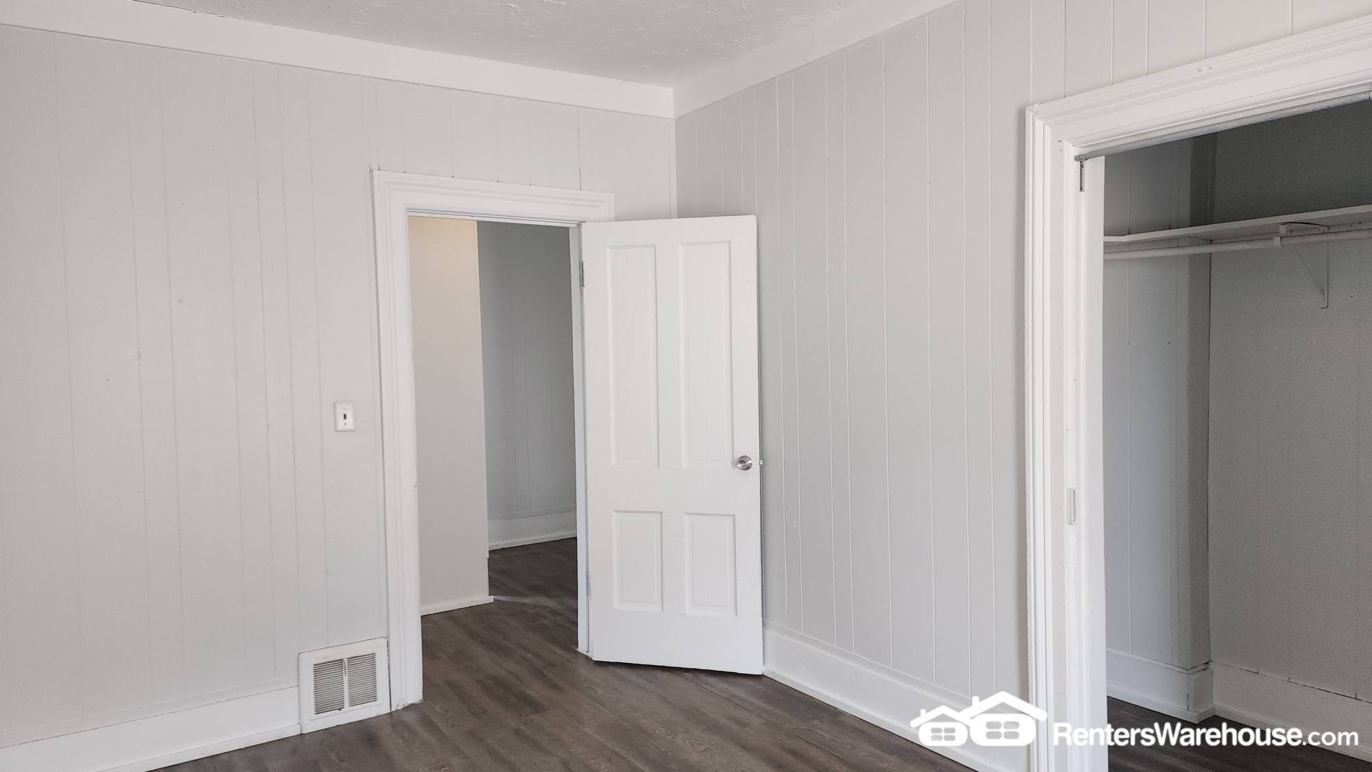 Building Photo - 408 3rd St E