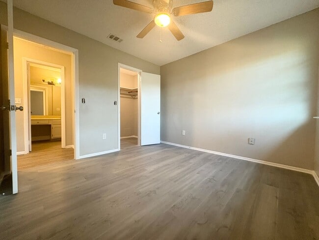 Building Photo - Fantastic 3 BR Lake Mary Home with vaulted...