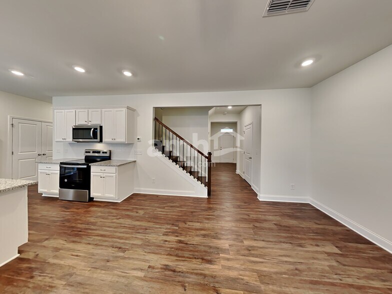 Building Photo - 881 Headland Wy