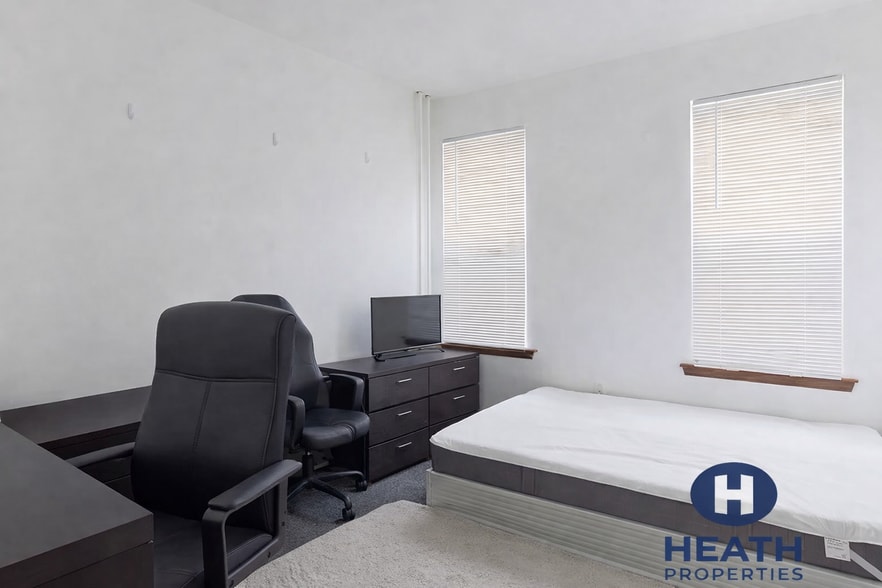 Building Photo - 10 Parker Hill Ave