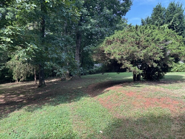Building Photo - 119 N Clover Hill Ridge Rd