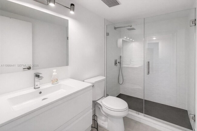 Building Photo - 1035 West Ave