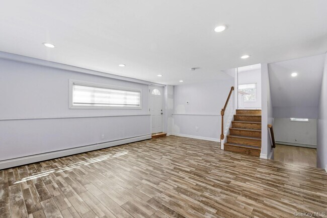 Building Photo - 1374 Prospect Ave