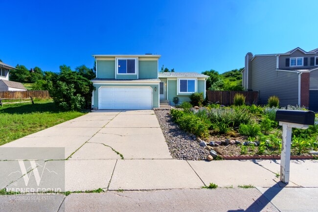 Building Photo - 590 Crosstrail Dr
