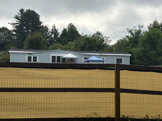 Building Photo - 20 Stanley St