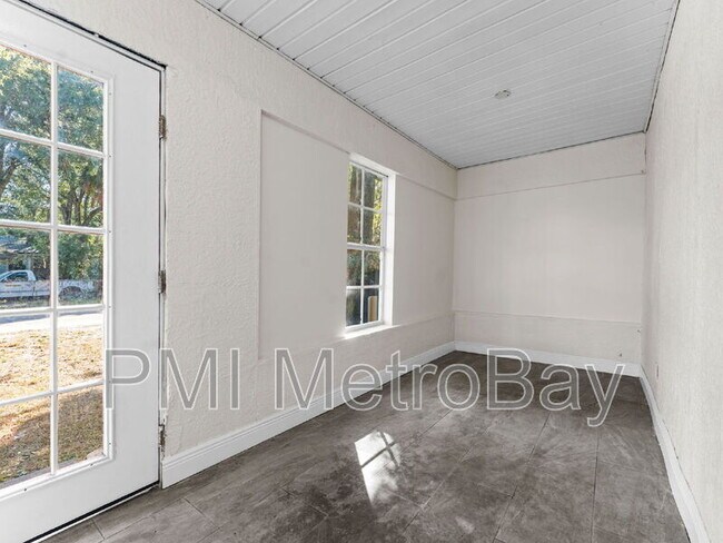 Building Photo - 8210 N Klondyke St