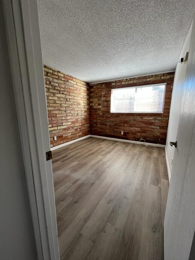 Building Photo - 3054 N Cherry Ave