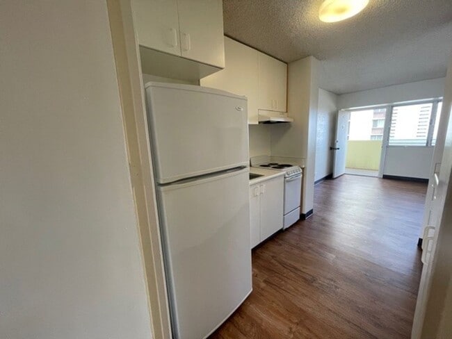 Building Photo - Westview Plaza Condo - Upgraded 1 bedroom,...