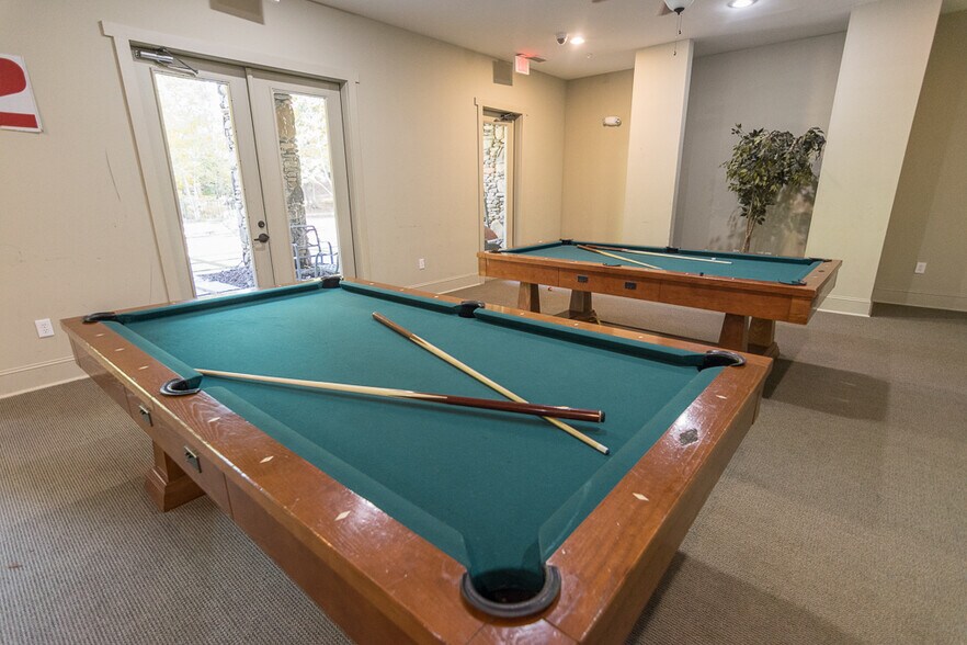 Building Photo - 490 Barnett Shoals Rd