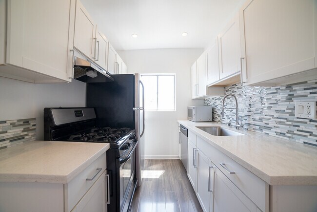 Building Photo - 319 Heliotrope Dr