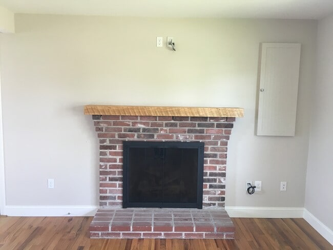 Building Photo - 7 Herbert Dr