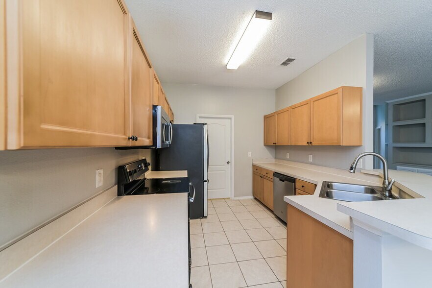 Building Photo - 1136 Cherry Valley Way