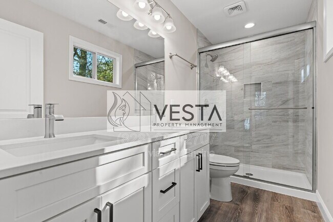 Building Photo - 44 Rosemary Rd