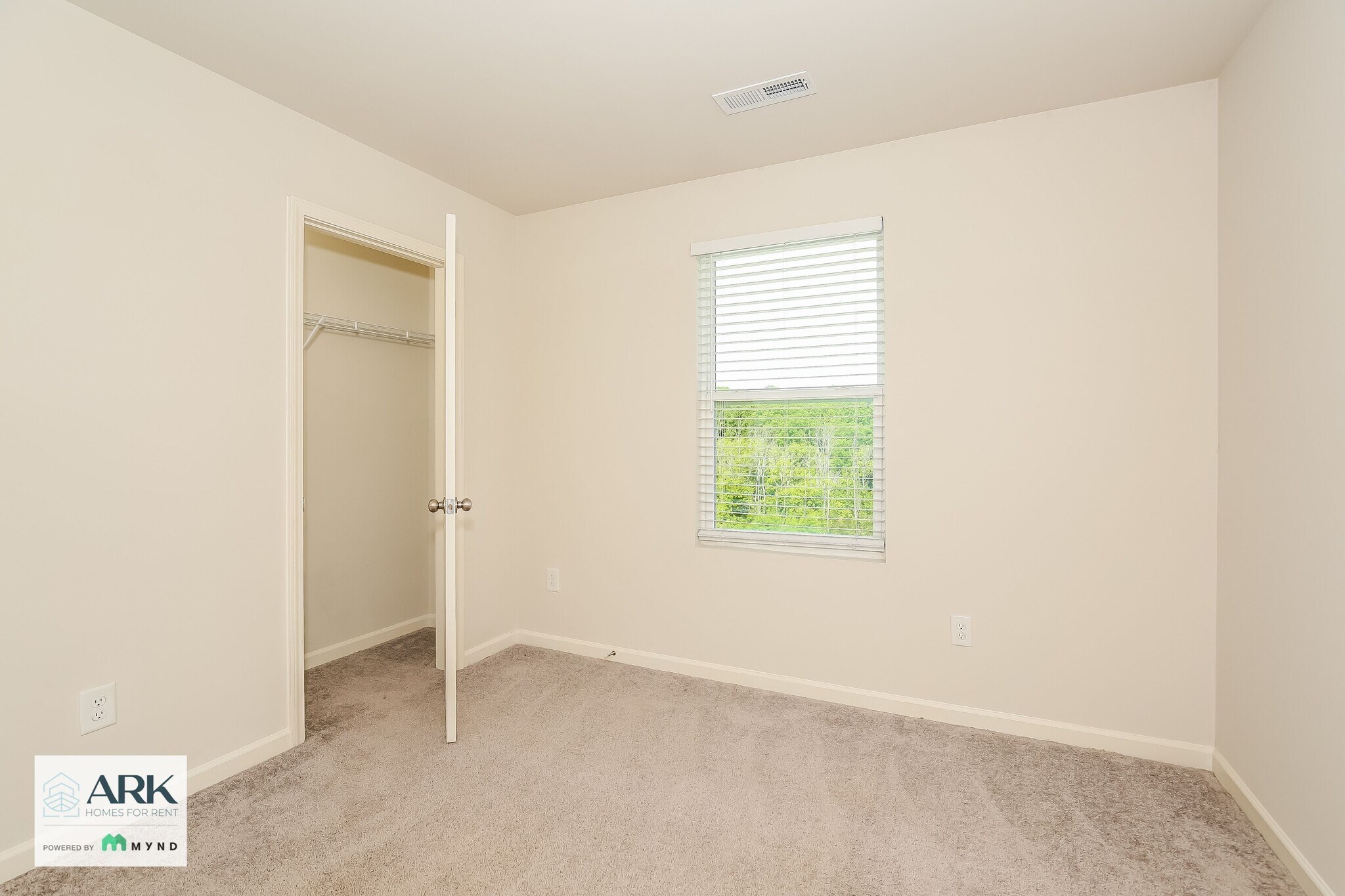 Building Photo - 214 Glenoaks Dr