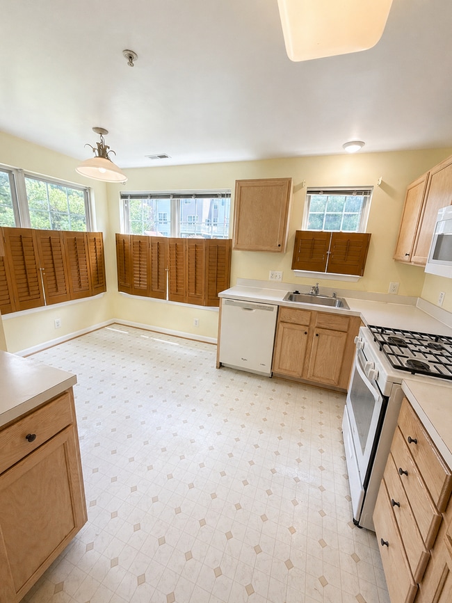Building Photo - 1411 Bonnett Pl