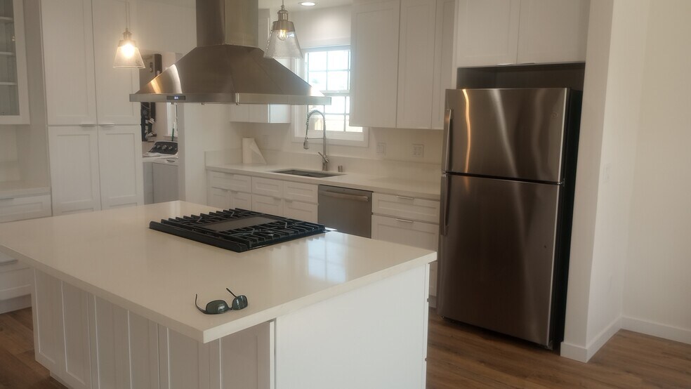 Building Photo - 1907 W 154th Pl