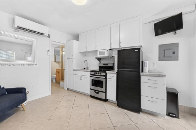 Building Photo - 2508 Bay Dr