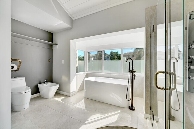 Building Photo - 937 Fern Dr