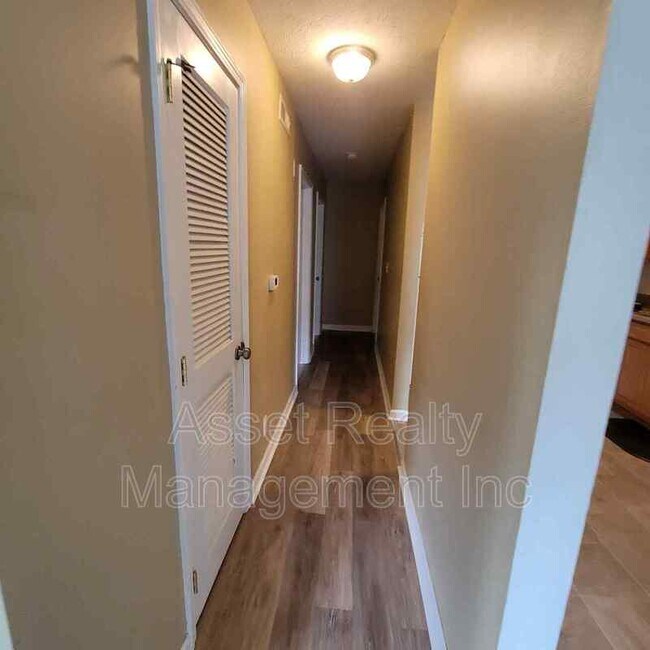 Building Photo - 2817 Colt Dr NE
