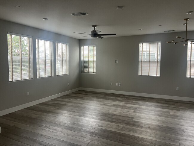 Building Photo - 232 Tuso Ranch Rd