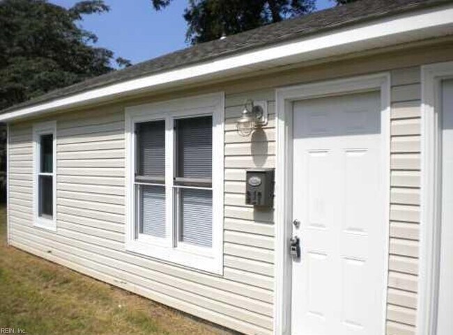 Primary Photo - Oceana Duplex
