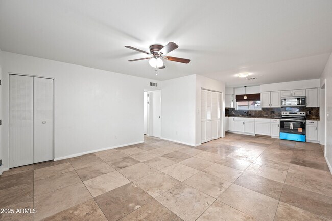 Building Photo - 2946 W Villa Maria Dr