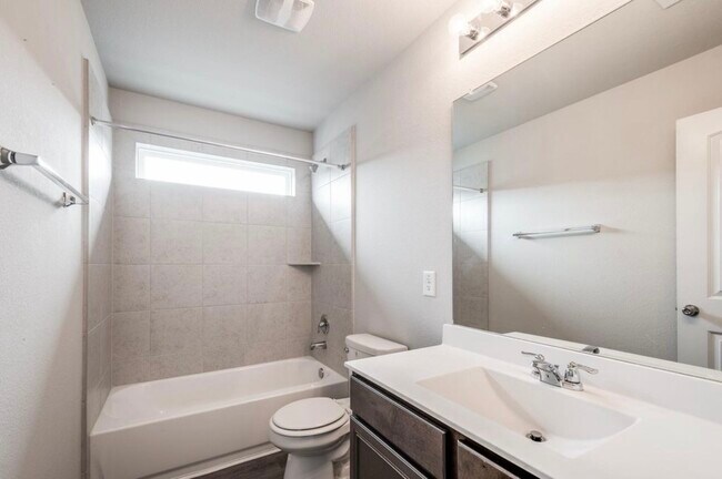 Building Photo - 17542 Holroyd Rd